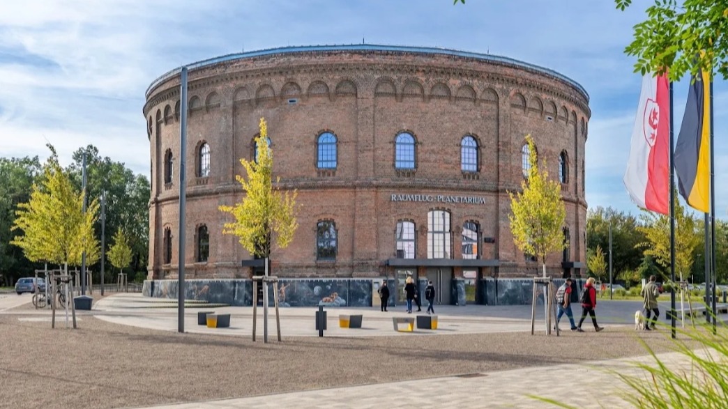 "VÖLLIG LOSGELÖST" Major Tom im Planetarium Halle