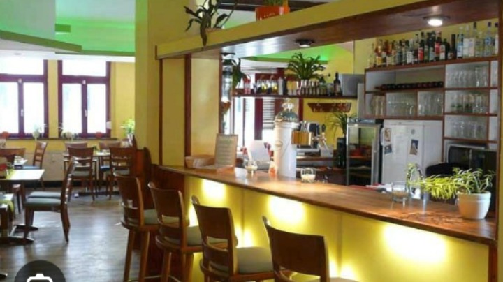 Gemütliches Beisammensein bei Schnitzel, Bier und Wein 🍻🍷