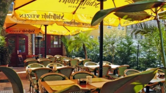 Gemütliches Beisammensein bei Schnitzel, Bier und Wein 🍻🍷